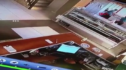 Antalya'da deprem anı güvenlik kameralarına yansıdı