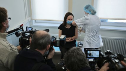 COVID-19: Moscow starts mass vaccination amid record cases