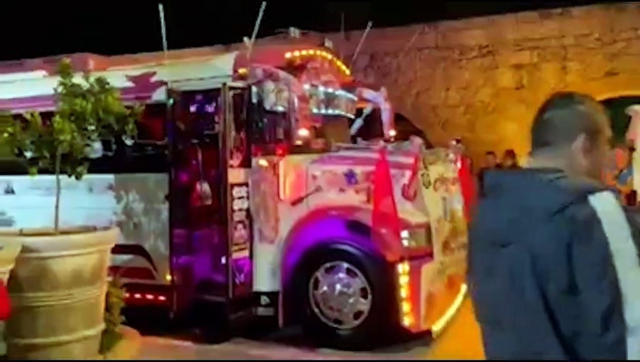 Entre la ‘crema y nata’, el ‘Buki’ invita al ‘Guapo’ Rosas a la inauguración de su hotel