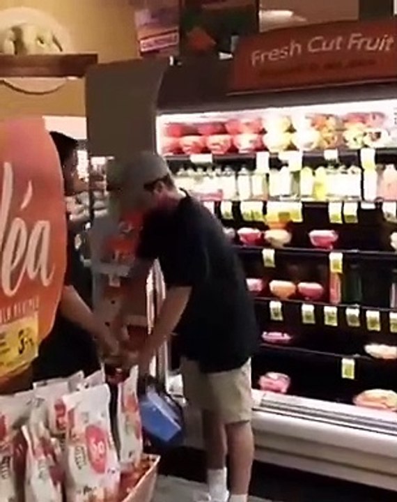 Il pensait vraiment pouvoir voler tout cet alcool au supermarché ! Raté