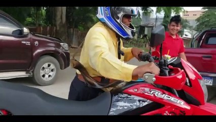 motocicleta del Apostol Santiago zuniga se quedo sin combustible