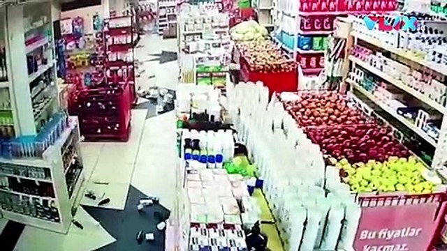 Gempa Turki, Detik-detik Atap Kantor Nyaris Tiban Karyawan