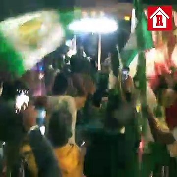 Los aficionados del León festejan el triunfo de su equipo