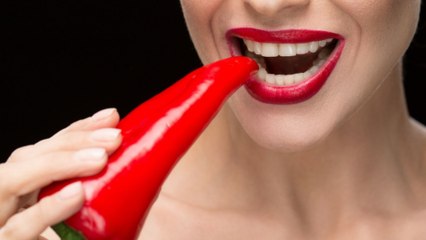 आपको भी तीखा खाना पसंद हैं, जानें इसे खाने के नुकसान | Spicy Food | Boldsky