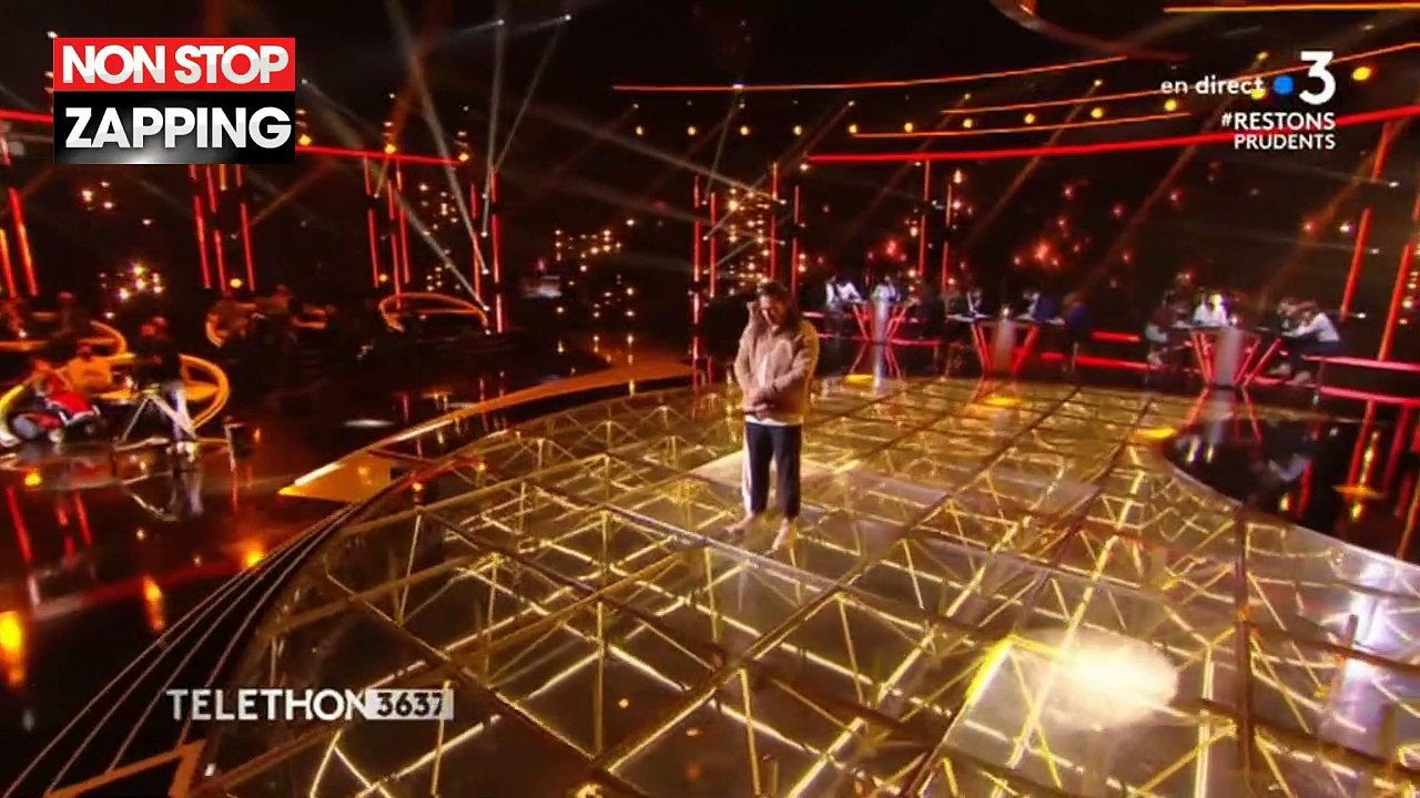 Téléthon 2020 : Amel Bent victime d'un problème de micro pendant son direct (Vidéo)