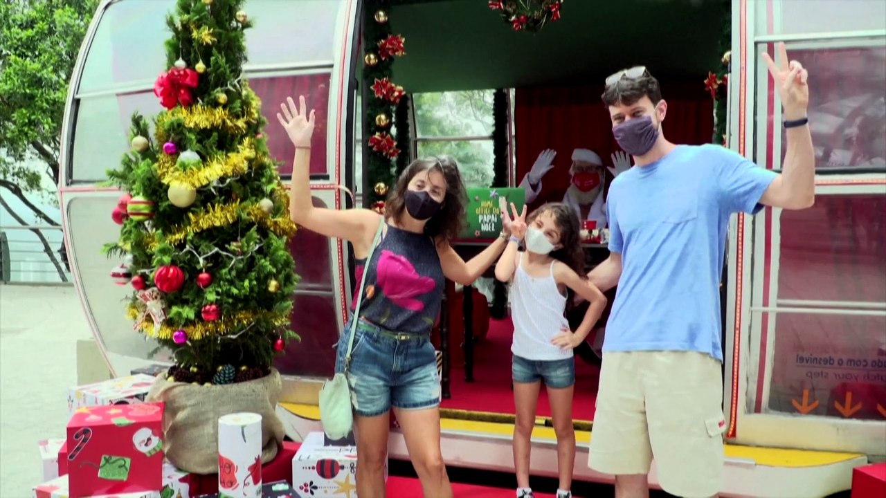 Teufel, Feuerspeier und -  der Nikolaus: Der Prager Drive-in-Zirkus