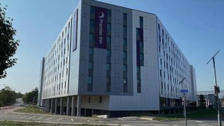 Premier Inn Heathrow. Hotel and Room review. With Runway Views