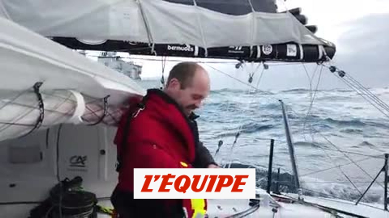 Escoffier récupéré par la marine française - Voile - Vendée Globe