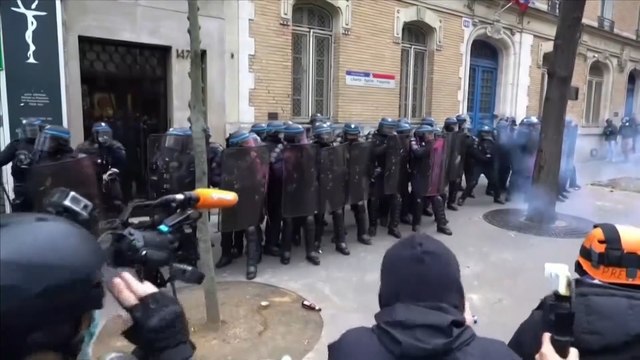 فرنسا.. مواجهات جديدة بين الشرطة ومحتجين ضد قانون الأمن الشامل