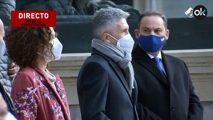 Sánchez hace esperar a 200 invitados a 6ºC en la calle para repetir un 'canutazo' el Día de la Constitución
