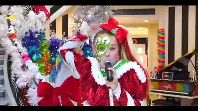 JoJo Siwa - Run Run Rudolph (OFFICIAL LIVE PERFORMANCE MUSIC VIDEO)