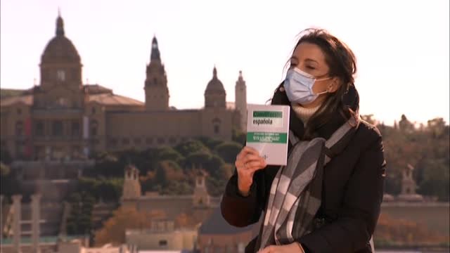 Arrimadas enviará un ejemplar de la Constitución a cada ayuntamiento independentista