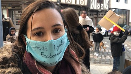 Ils défendent le droit de pratiquer l’école à la maison.