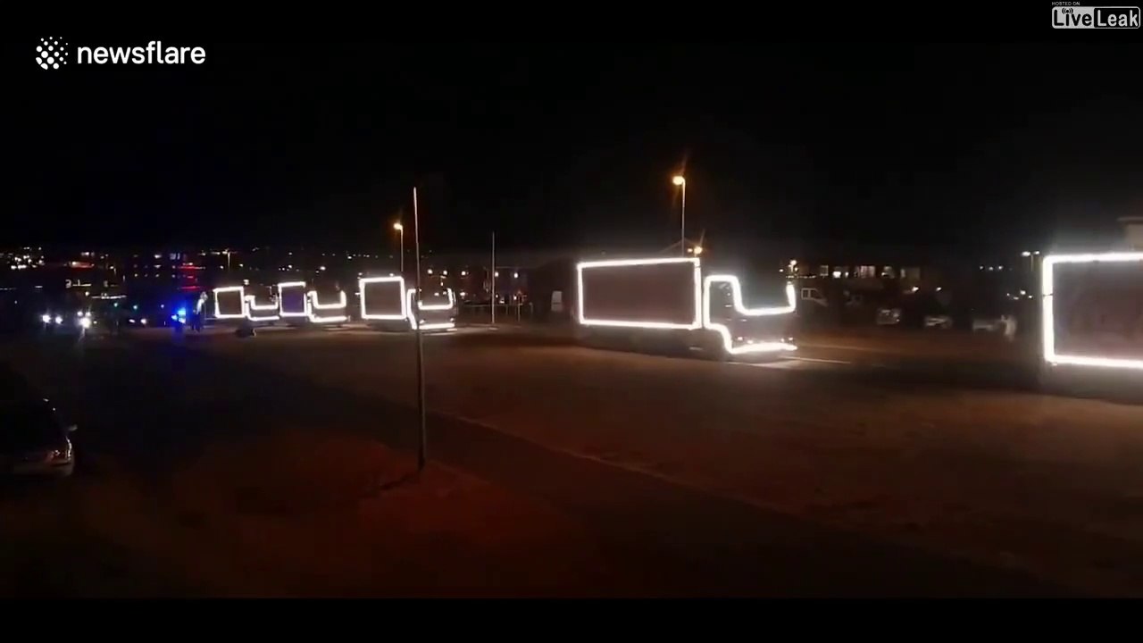 Parade des camions Coca-cola à Reykjavik pour Noël
