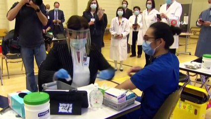 - Kanada’da ilk Covid-19 aşısı bir sağlık çalışanına vuruldu