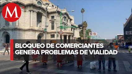 Comerciantes bloquean el Eje Central, en el Centro Histórico de CdMx
