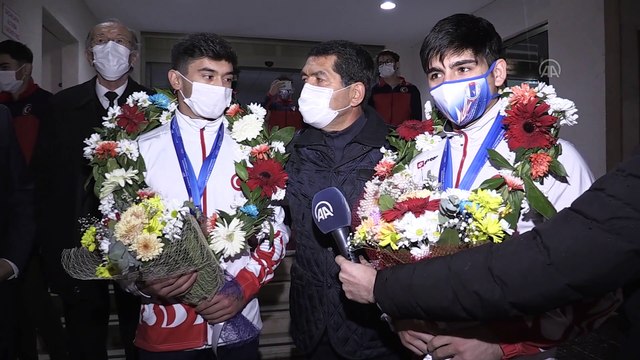 BOLU - Avrupa Artistik Cimnastik Şampiyonası'nda madalya kazanan milli sporcular döndü