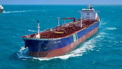 هجوم بقارب مفخخ يستهدف ناقلة وقود في ميناء جدة