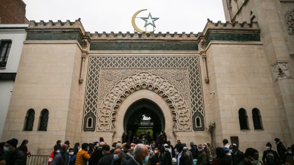 المسلمات المحجبات يشكون من تعرضهن للاتهامات في فرنسا بسبب لبسهن