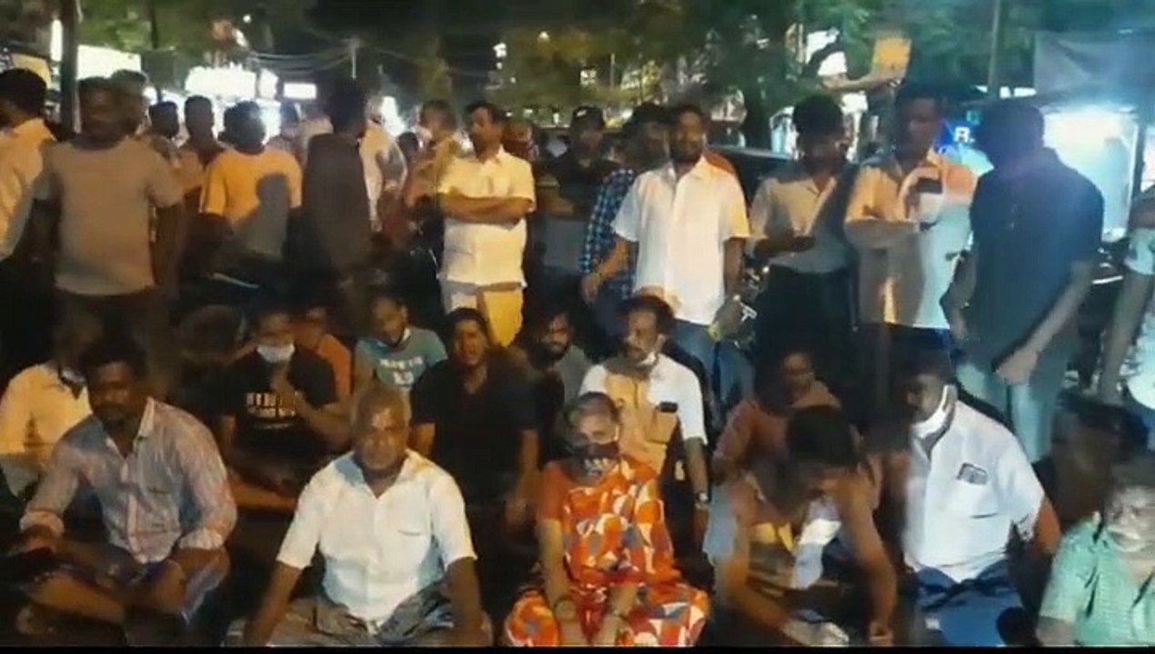 புதுச்சேரியின் பல இடங்களில் இரவு முழுக்க மின் தடை.. மக்கள் போராட்டம்.. போக்குவரத்து பாதிப்பு  - வீடியோ