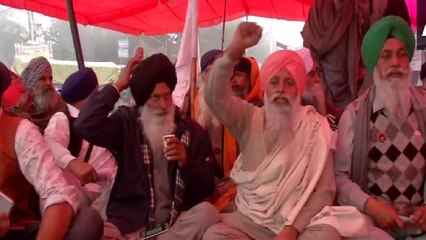 下载视频: Farmers' Protest: Arvind Kejriwal visits Singhu border