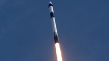 Space X'a ait Falcon 9 roketi fırlatıldı