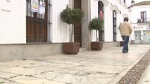La localidad de Fuentes de Cantos protesta contra la presencia de okupas en el pueblo
