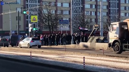 Tải video: Hunderte Demonstrierende in Belarus festgenommen - Lob von Tichanowskaja