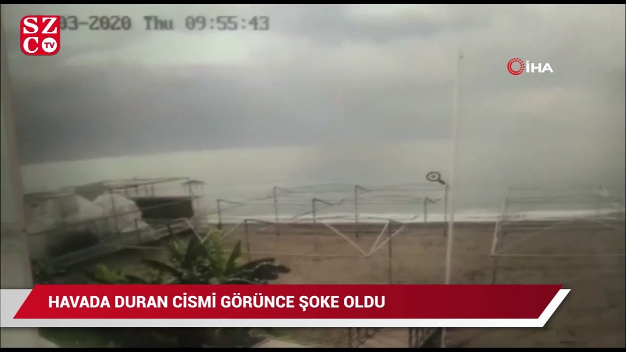 Otel çalışanı havada duran esrarengiz cismi gör...
