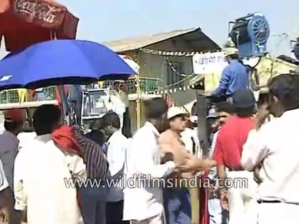 Ajay Devgan, Amitabh Bachchan, Aishwarya Rai on Hindustan Ki Kasam sets in Mumbai