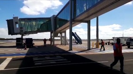 Télécharger la video: Cascavel inaugura novo terminal de passageiros, que trará comodidade aos usuários do Aeroporto Municipal