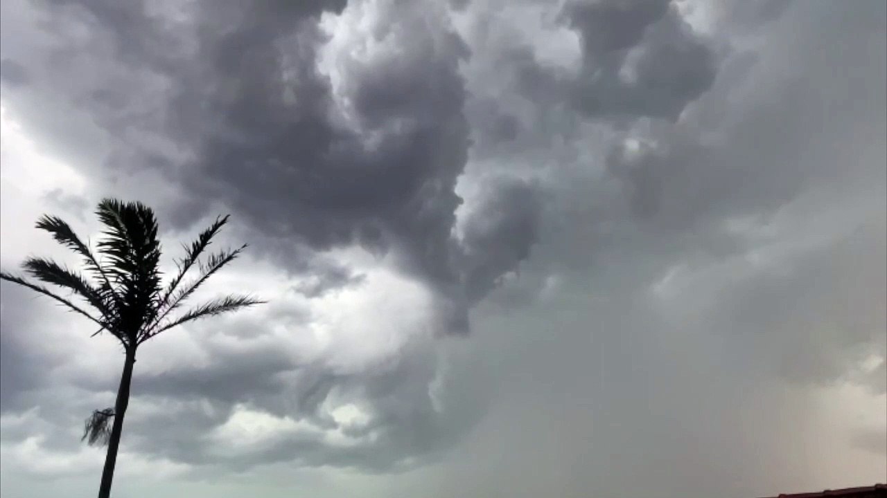 Electrical Storm Explodes With Intense Lightning