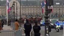 الحرس الجمهوري الفرنسي يرافق الرئيس السيسي  خلال جولته بفرنسا نقلا عن  وكالة فرانس برس