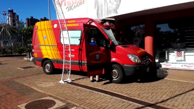 Mulher fica ferida ao sofrer queimaduras nos braços após manuseio com gás