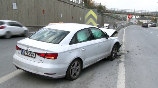TEM Otoyolunda Trafik Kazası, Otomobil Bariyerlere Ok Gibi Saplandı