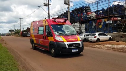 Bombeiros atende vítima que sofreu queda de estrutura em ferro velho
