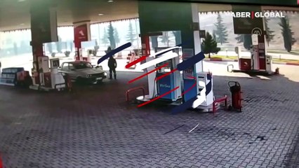 Yakıt aldıktan sonra çalıştırdığı otomobili alev aldı