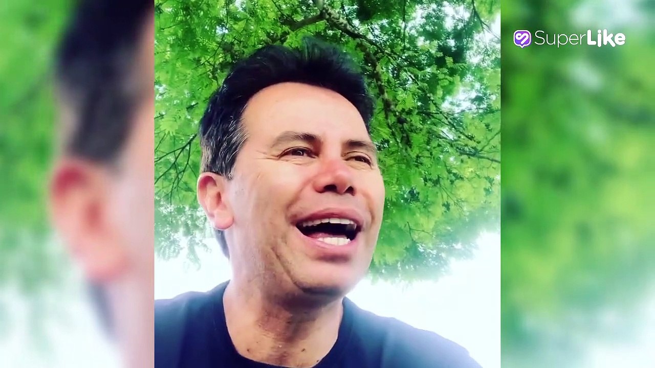 Jhonny Rivera responde a críticas por regalar zapatos a habitantes de calle