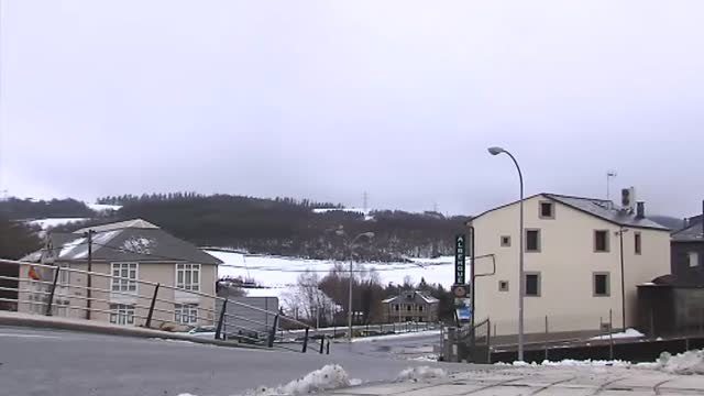 Las primeras nevadas de esta temporada causan algunos problemas especialmente en Galicia