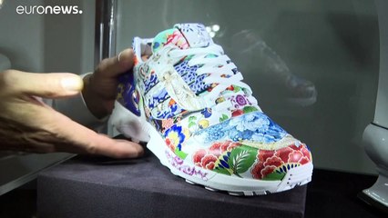 Um par de ténis... em porcelana!