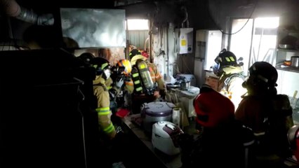 서울 종로 광장시장 음식점 불...인명 피해 없어 / YTN