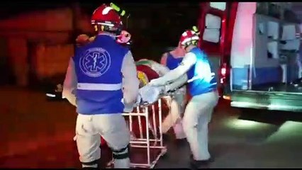 Motociclista fica ferida ao ser atingida por veículo em fuga no Periolo