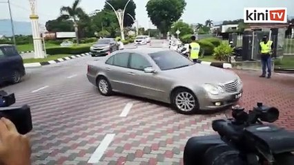 Kemelut Perak_ Zahid, Saarani tiba di Istana Kinta