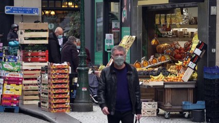 Ημέρα έναρξης των εμβολιασμών στη Βρετανία - Διαρκής μάχη με τα κρούσματα