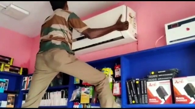 ஏசிக்குள் வந்த புசு புசு சத்தம் சத்தம்.. சிக்கிய 6 அடி நீள நல்ல பாம்பு - வீடியோ