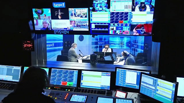 Alain Juppé : Où Laurent Fabius a-t-il rangé les livres de mots fléchés au Conseil constitutionnel ? (Canteloup)