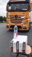 Bottle cap challenge avec un camion !