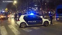 شاهد: ضباط شرطة في باريس يغلقون الشوارع احتجاجا على تصريحات ماكرون