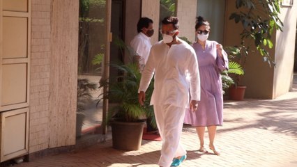 Kareena Kapoor with Saif Ali Khan Snapped at Bandra | FilmiBeat