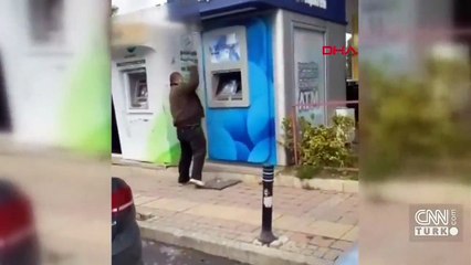 Elindeki çekiçle ATM'lere saldırdı | Video